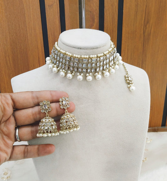 Antique White Choker Jewellery Boy Set