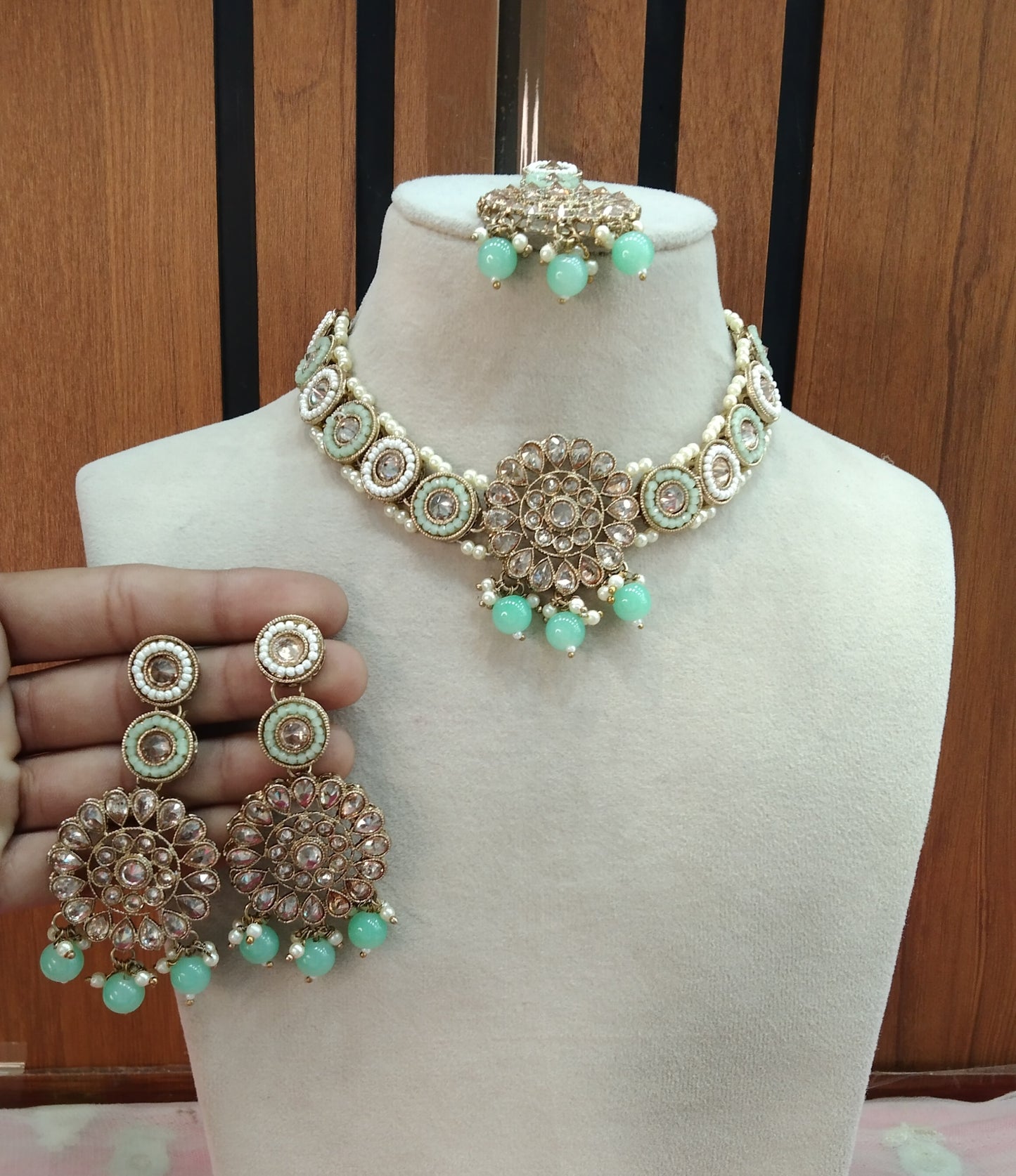 Pista Necklace Jewellery Distance Set