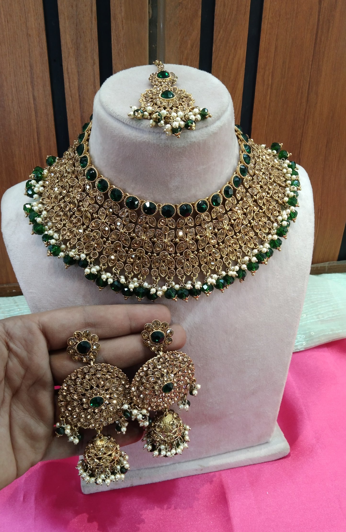 Green Necklace Jewellery Ventura Set