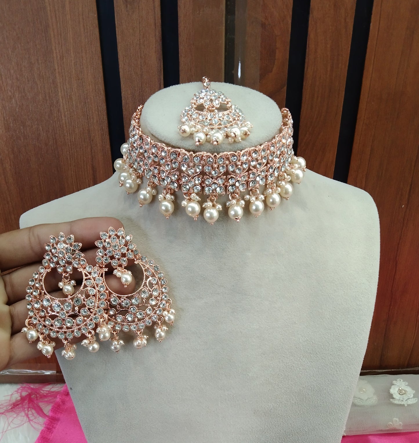 Rose White Choker Jewellery Vinland Set