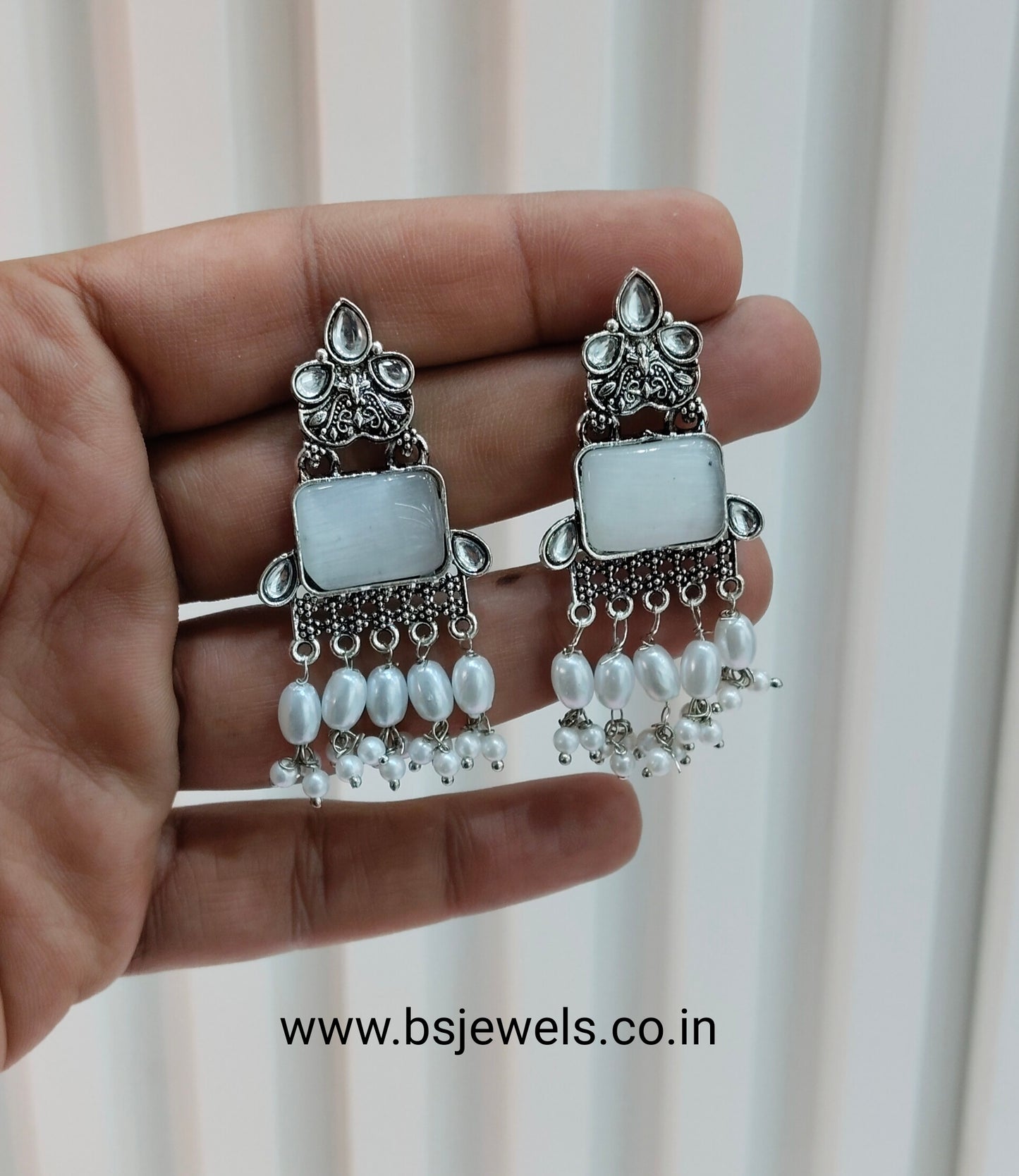 White Oxidized Metal Roman Earrings Set