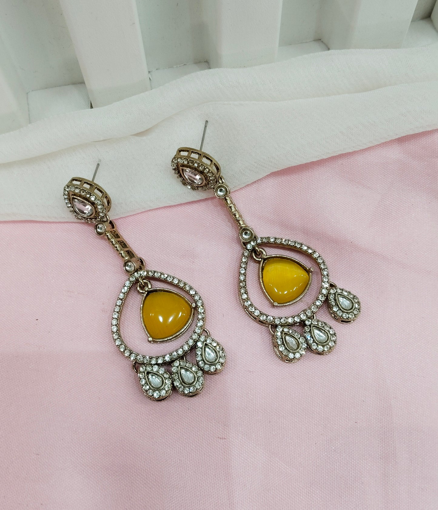 Yellow Antique Gold Omna Earrings Set