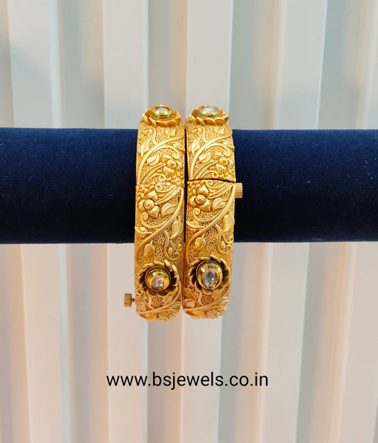 2.6 Size bangles jewelry /Traditional bollywood jewelry/Screw Gold bangles