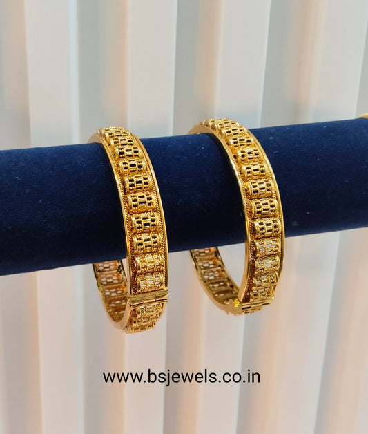 2.6 Size bangles jewelry /Traditional bollywood jewelry/Screw Gold bangles