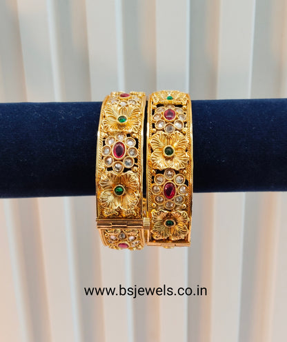 2.6 Size bangles jewelry /Traditional bollywood jewelry/Ruby Green Screw Gold bangles