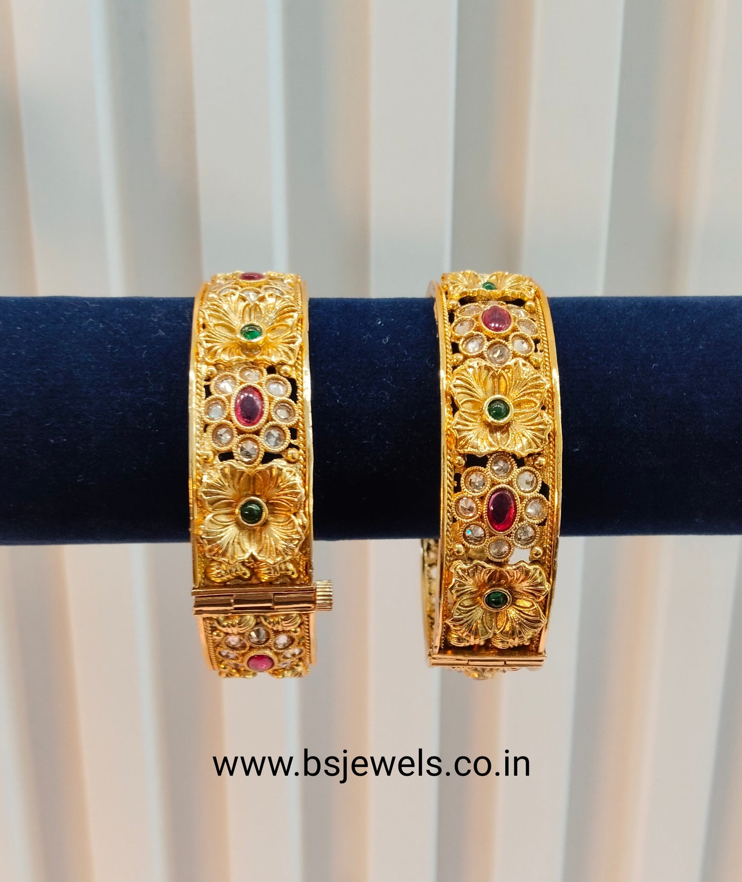 2.6 Size bangles jewelry /Traditional bollywood jewelry/Ruby Green Screw Gold bangles