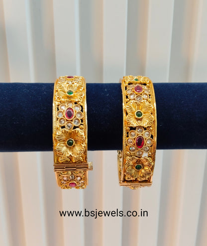 2.6 Size bangles jewelry /Traditional bollywood jewelry/Ruby Green Screw Gold bangles