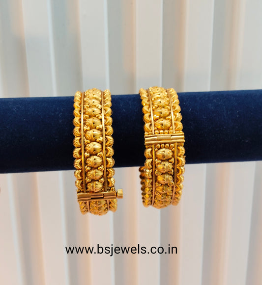 2.6 Size bangles jewelry /Traditional bollywood jewelry/ Screw Gold bangles