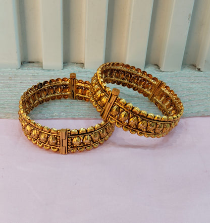2.6 Size bangles jewelry /Traditional bollywood jewelry/ Screw Gold bangles