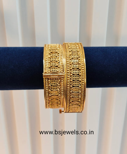 2.6 Size bangles jewelry /Traditional bollywood jewelry/ Screw Gold bangles