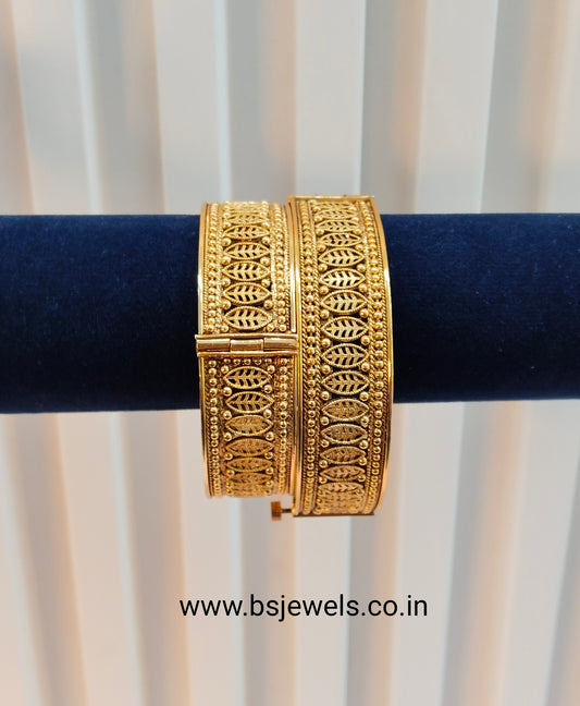2.6 Size bangles jewelry /Traditional bollywood jewelry/ Screw Gold bangles