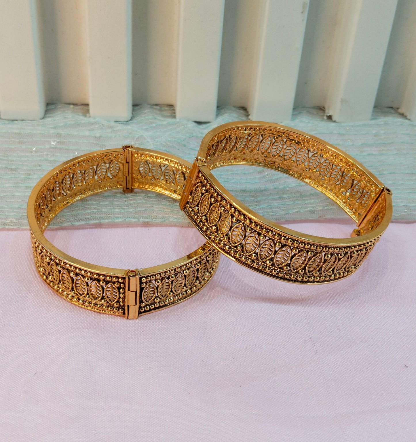 2.6 Size bangles jewelry /Traditional bollywood jewelry/ Screw Gold bangles