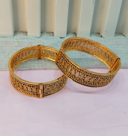 2.6 Size bangles jewelry /Traditional bollywood jewelry/ Screw Gold bangles