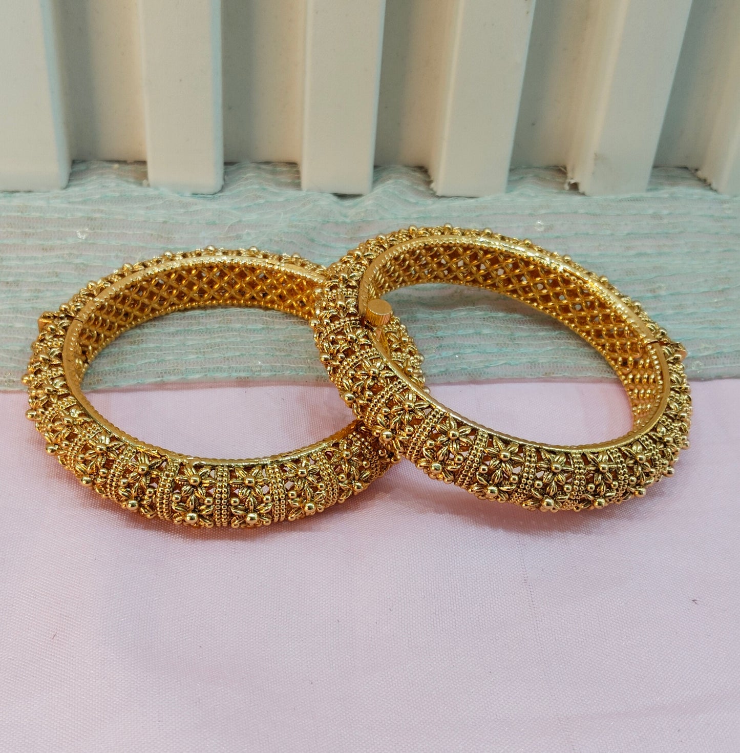 2.6 Size bangles jewelry /Traditional bollywood jewelry/Screw Gold bangles
