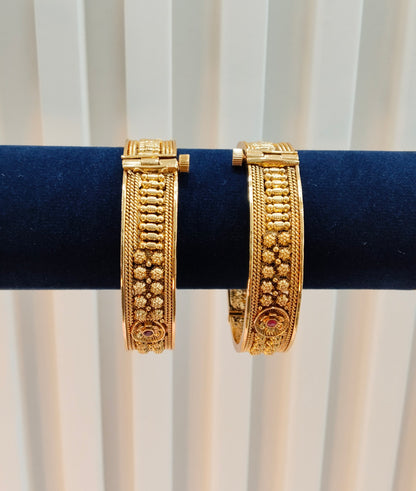 2.6 Size bangles jewelry /Traditional bollywood jewelry/Ruby Screw Gold bangles
