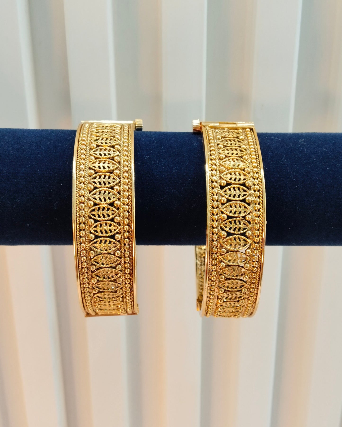 2.8 Size bangles jewelry /Traditional bollywood jewelry/Screw Gold bangles