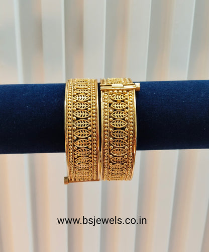2.4 Size bangles jewelry /Traditional bollywood jewelry/Screw Gold bangles