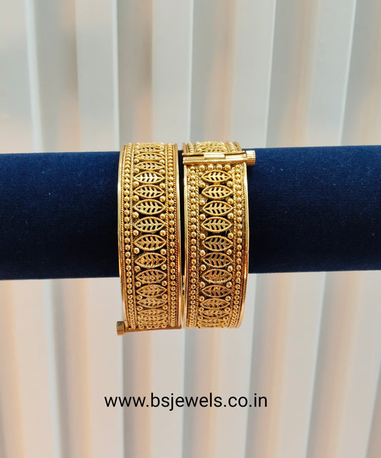 2.4 Size bangles jewelry /Traditional bollywood jewelry/Screw Gold bangles