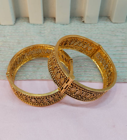 2.4 Size bangles jewelry /Traditional bollywood jewelry/Screw Gold bangles