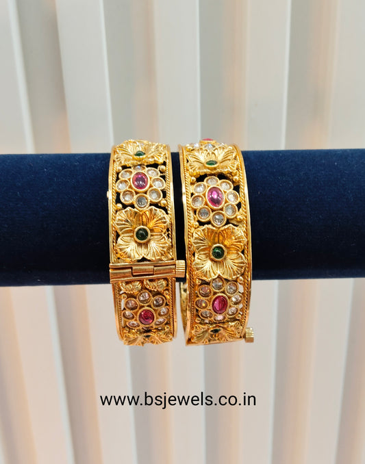2.4 Size bangles jewelry /Traditional bollywood jewelry/Ruby Green Screw Gold bangles