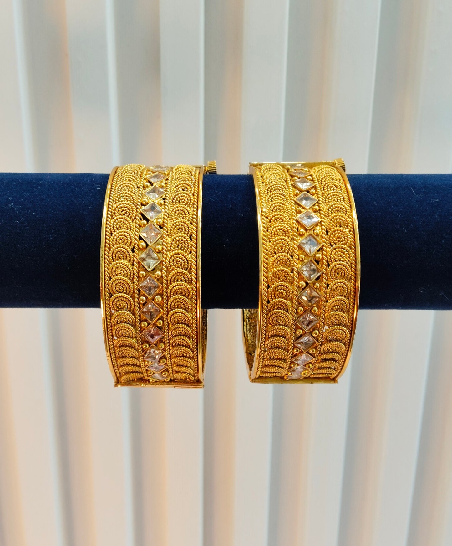2.4 Size bangles jewelry /Traditional bollywood jewelry/Screw Gold bangles