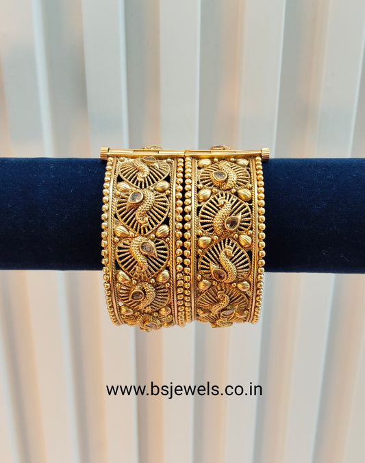 2.4 Size bangles jewelry /Traditional bollywood jewelry/Screw Gold bangles