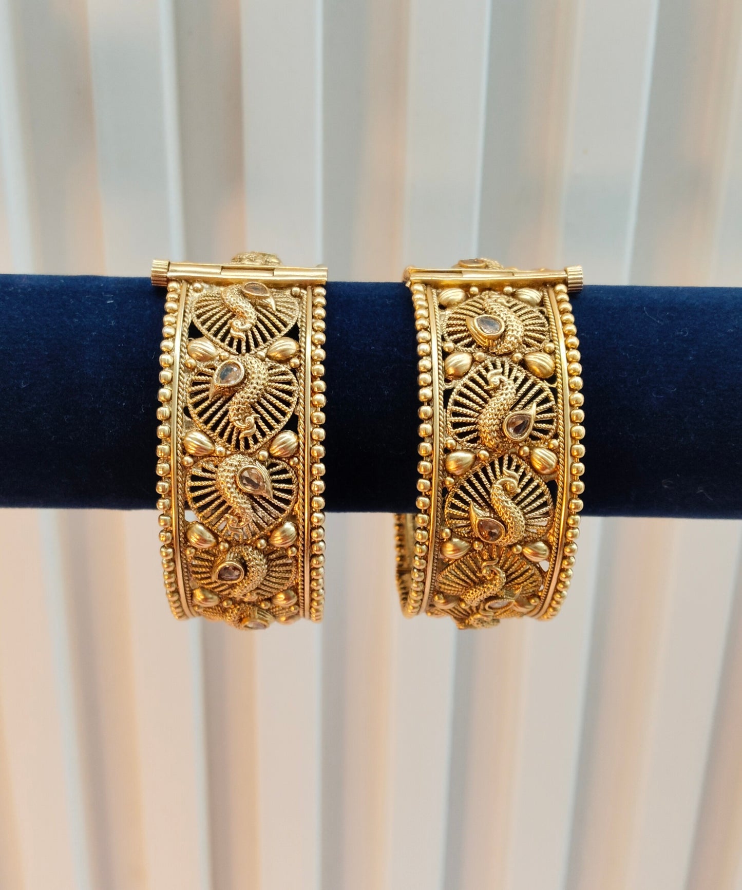 2.4 Size bangles jewelry /Traditional bollywood jewelry/Screw Gold bangles