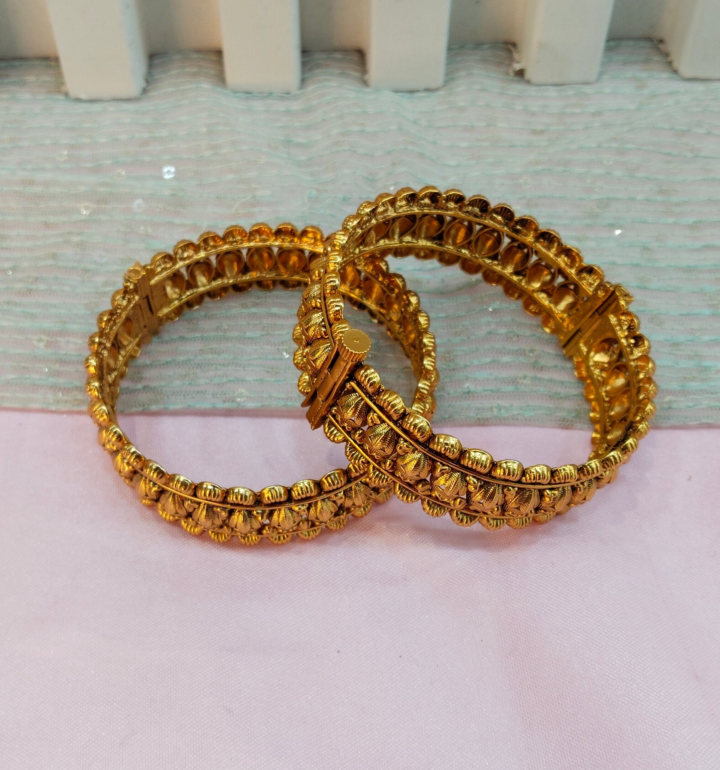 2.4 Size bangles jewelry /Traditional bollywood jewelry/Screw Gold bangles
