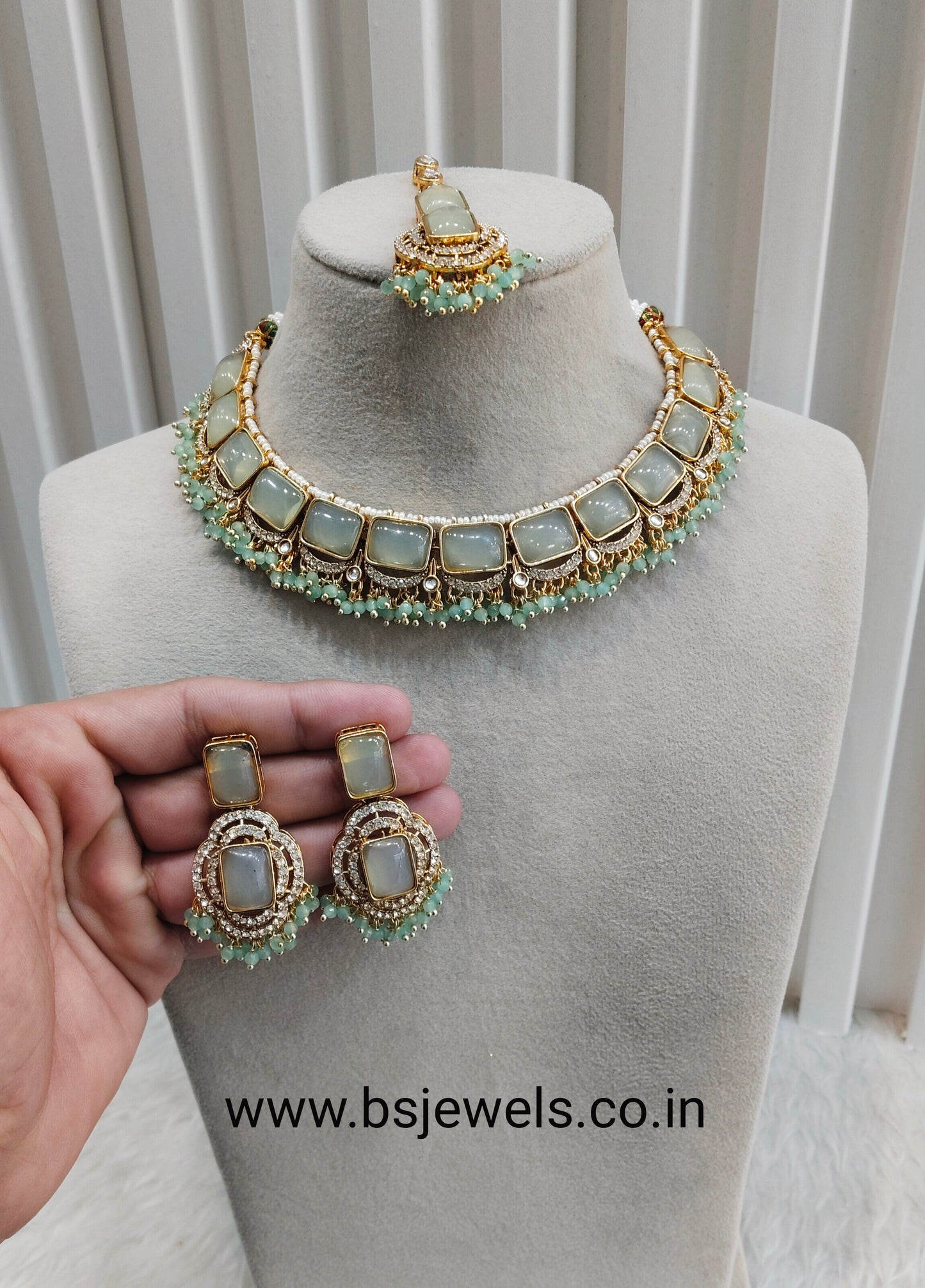 Pista Gold Monalisa Kundan Necklace Jewellery Rock Set