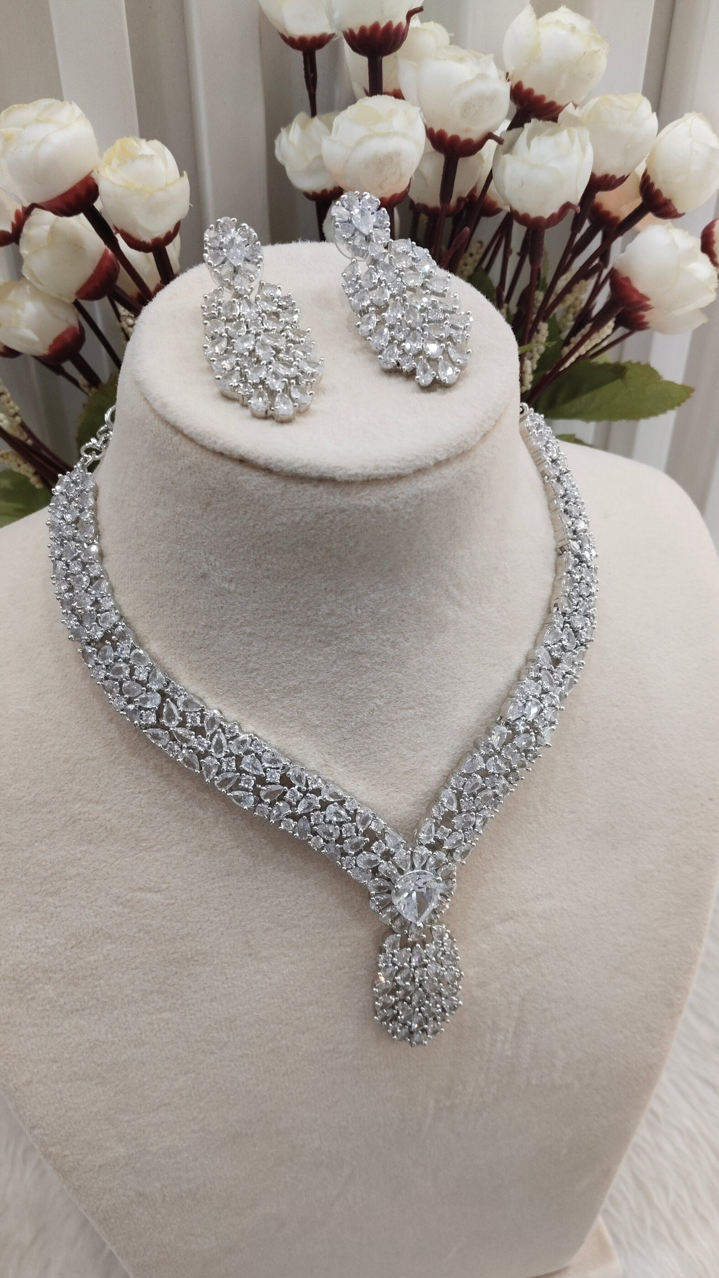 White Silver CZ Necklace Jewellery Lasit Set