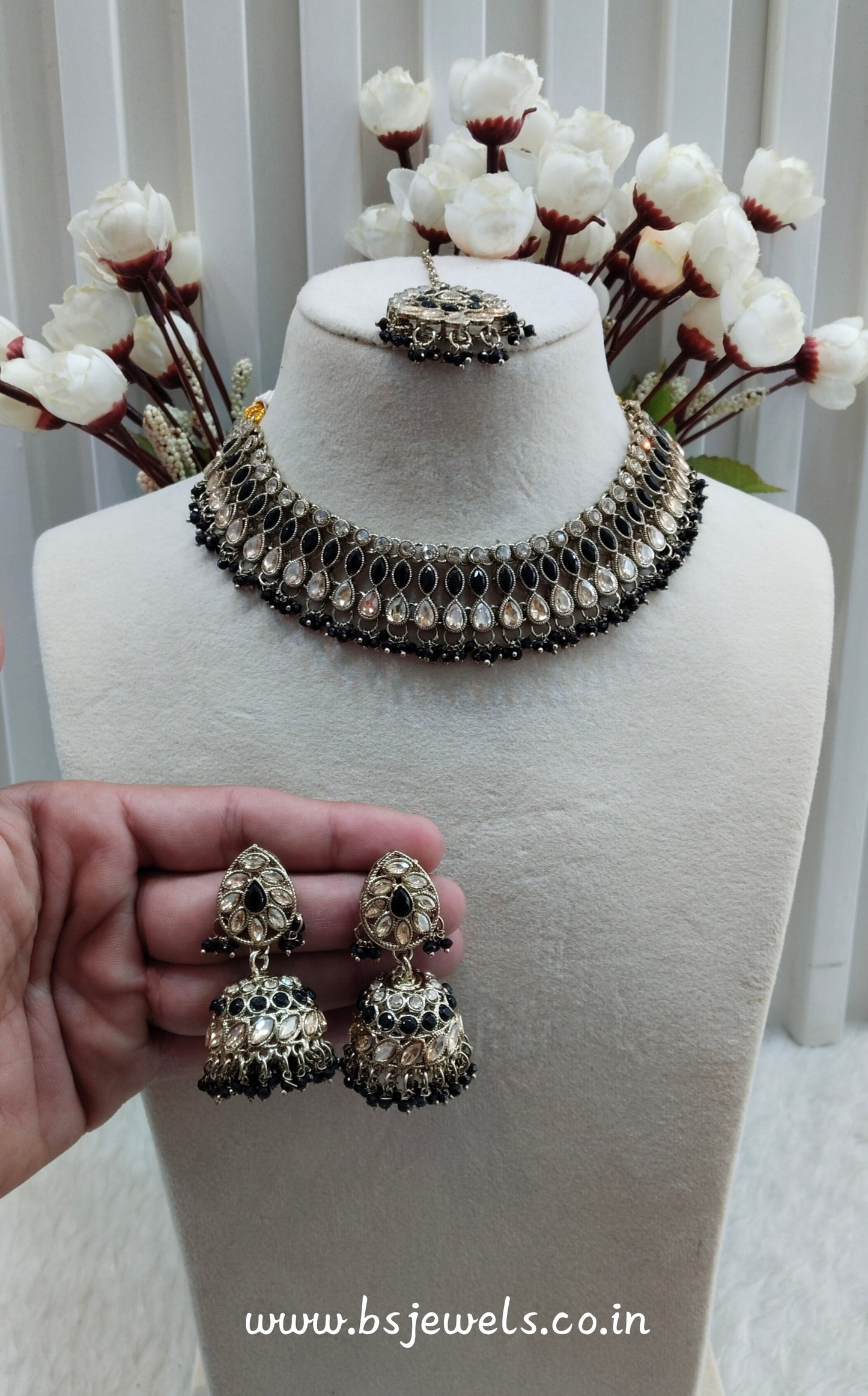 Black Antique Gold Necklace Jewellery Gora Set