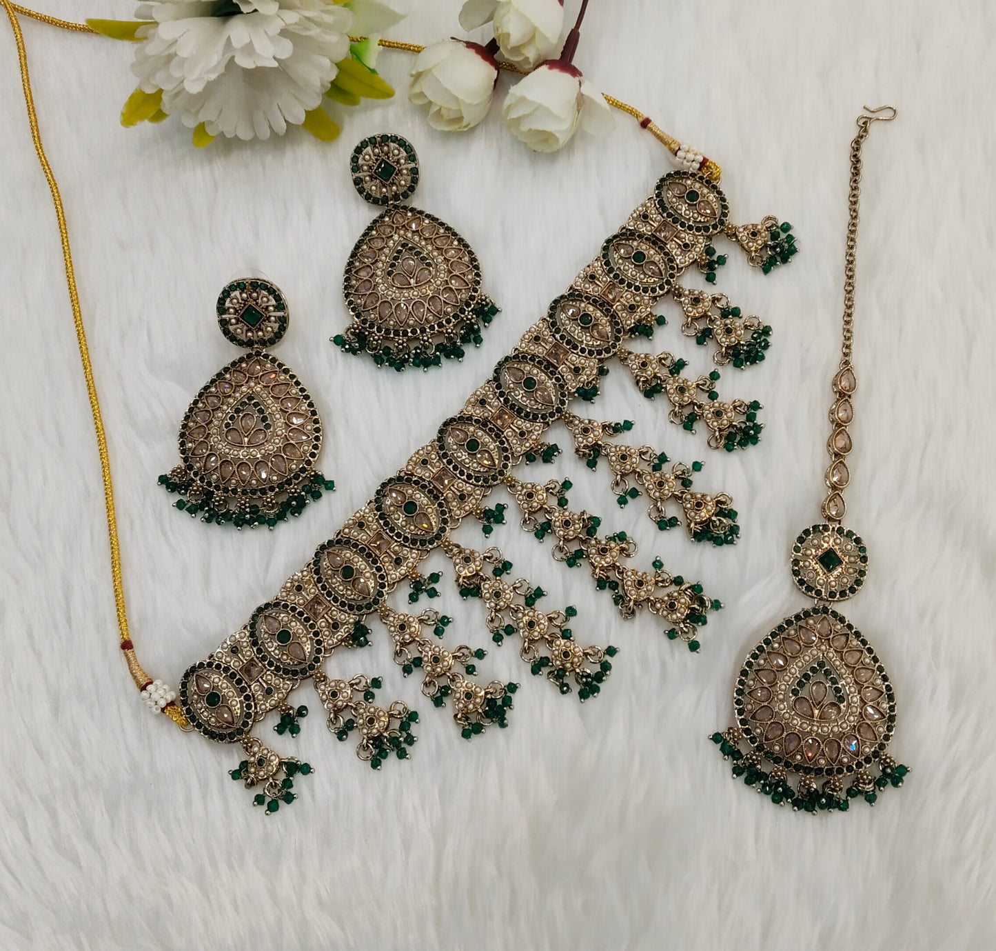Green Antique Gold Choker Jewellery Inder Set
