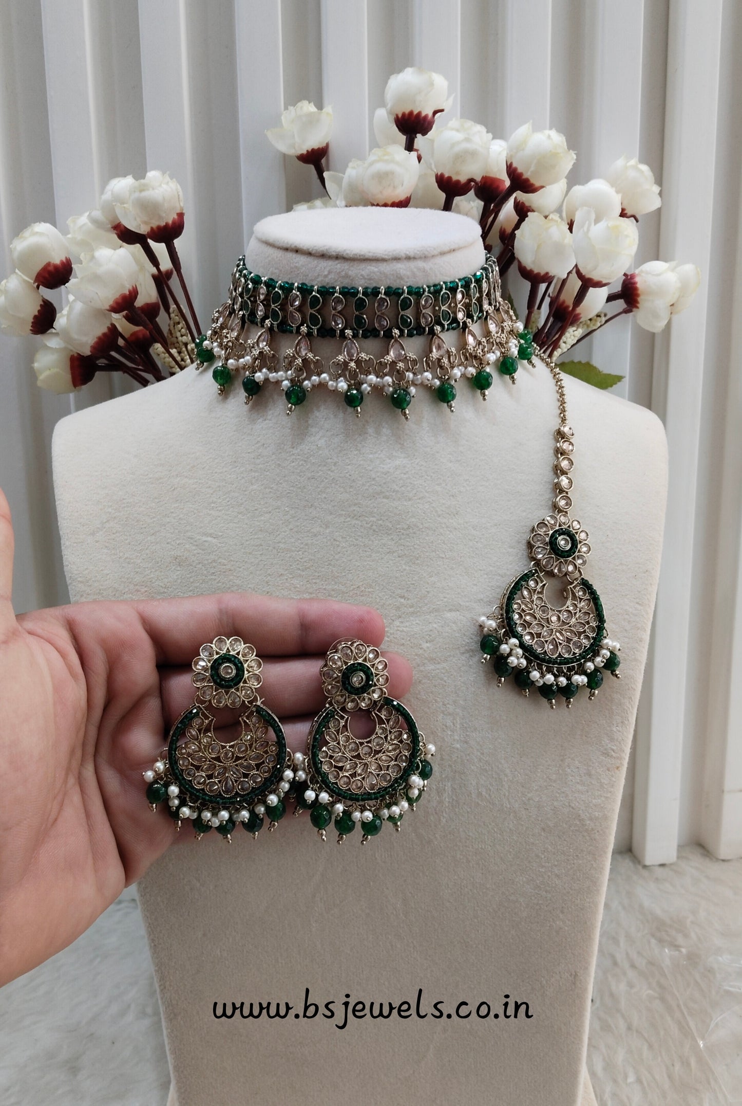 Green Antique Gold Choker Jewellery Rami Set