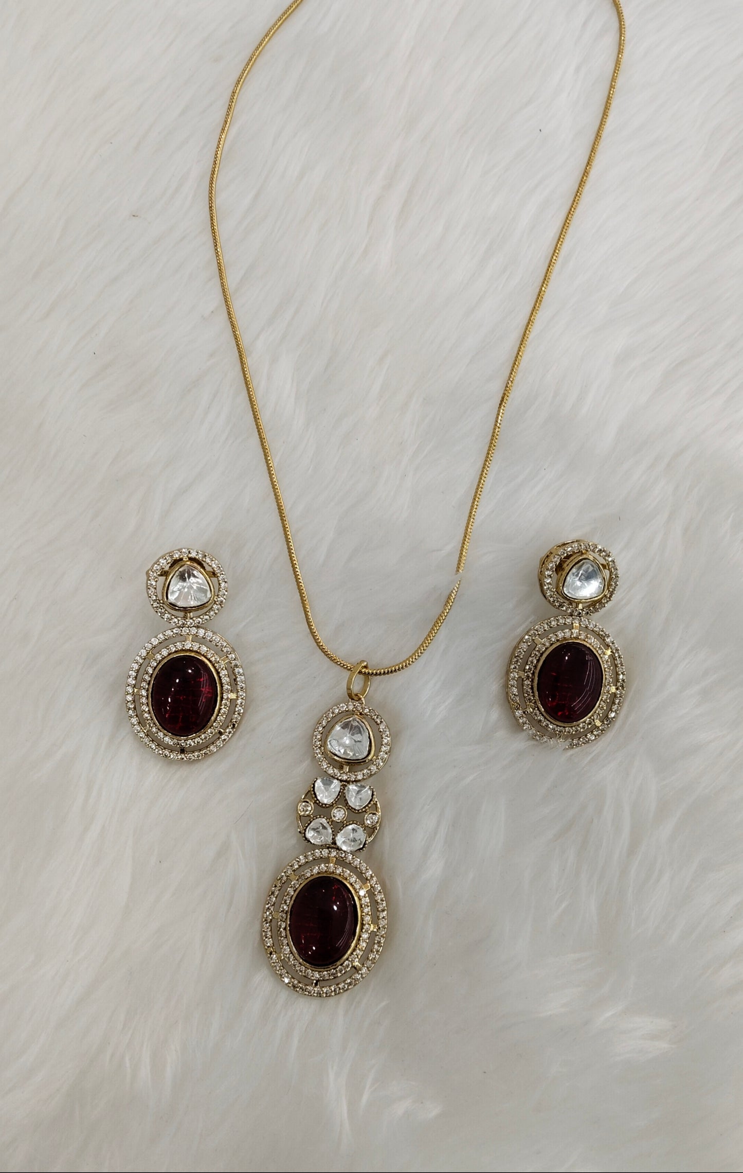Maroon Gold Moissanite Kundan Necklace Jewellery Solis Chain Set