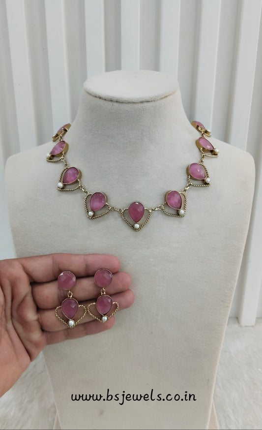 Gajri Victorian Necklace Jewellery Escourt Set