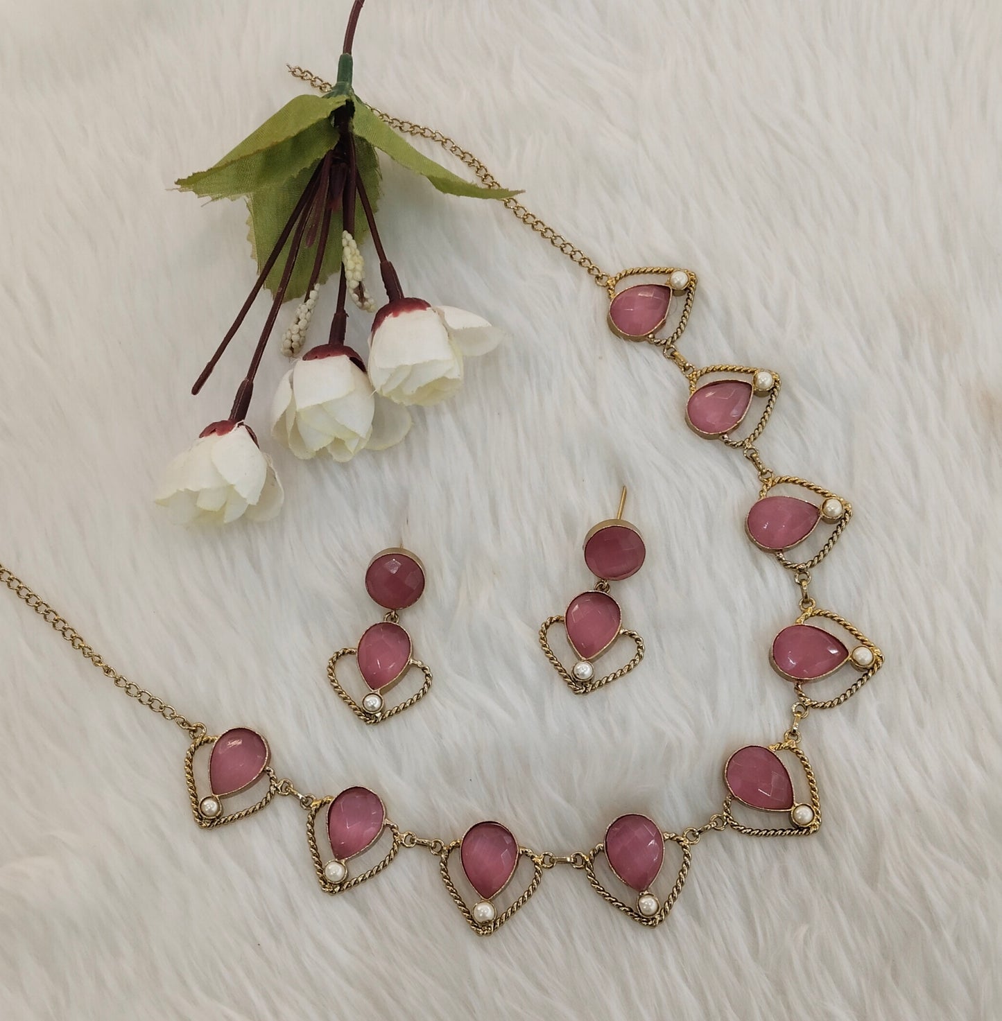 Gajri Victorian Necklace Jewellery Escourt Set