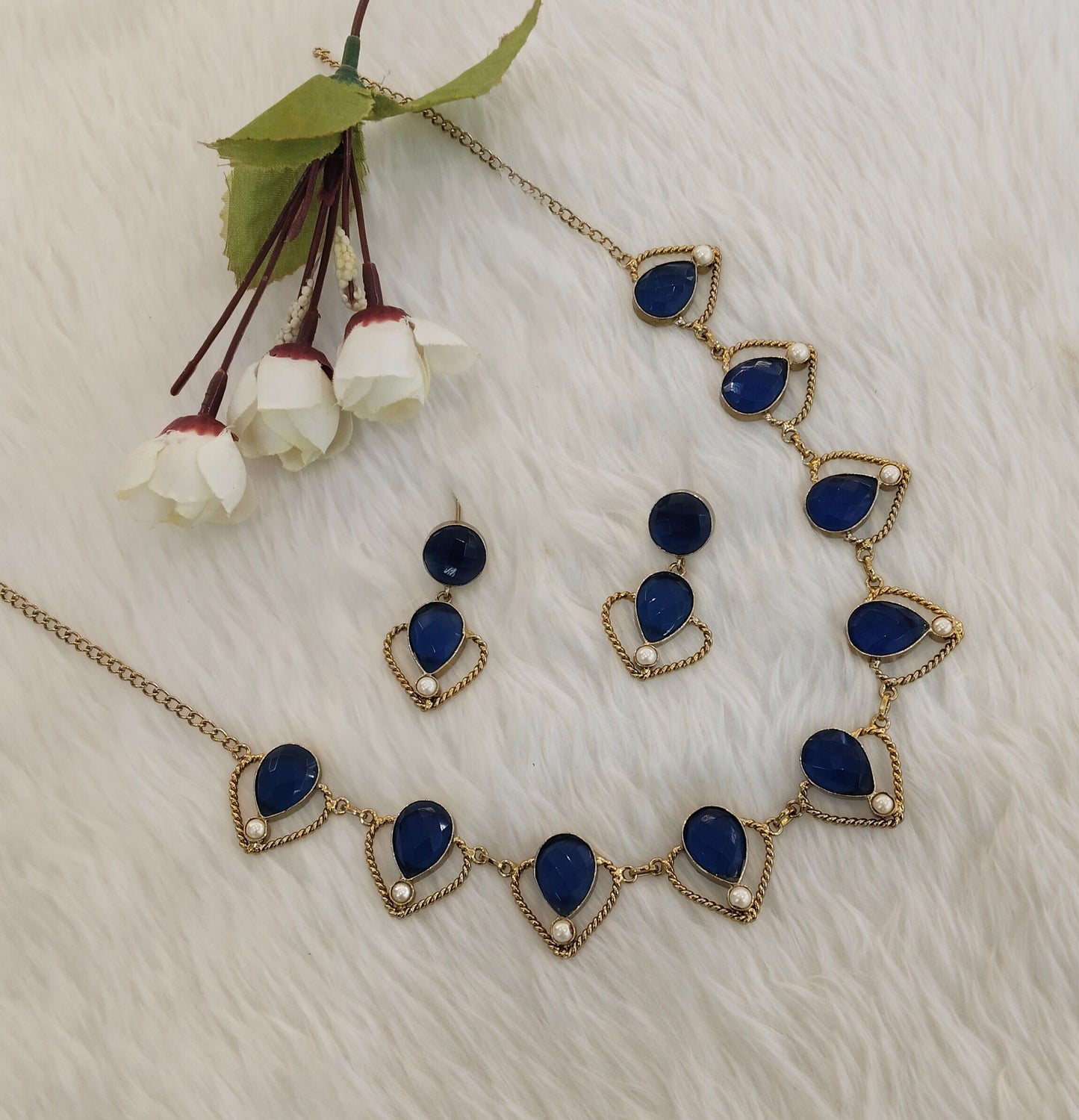 Blue Victorian Necklace Jewellery Escourt Set