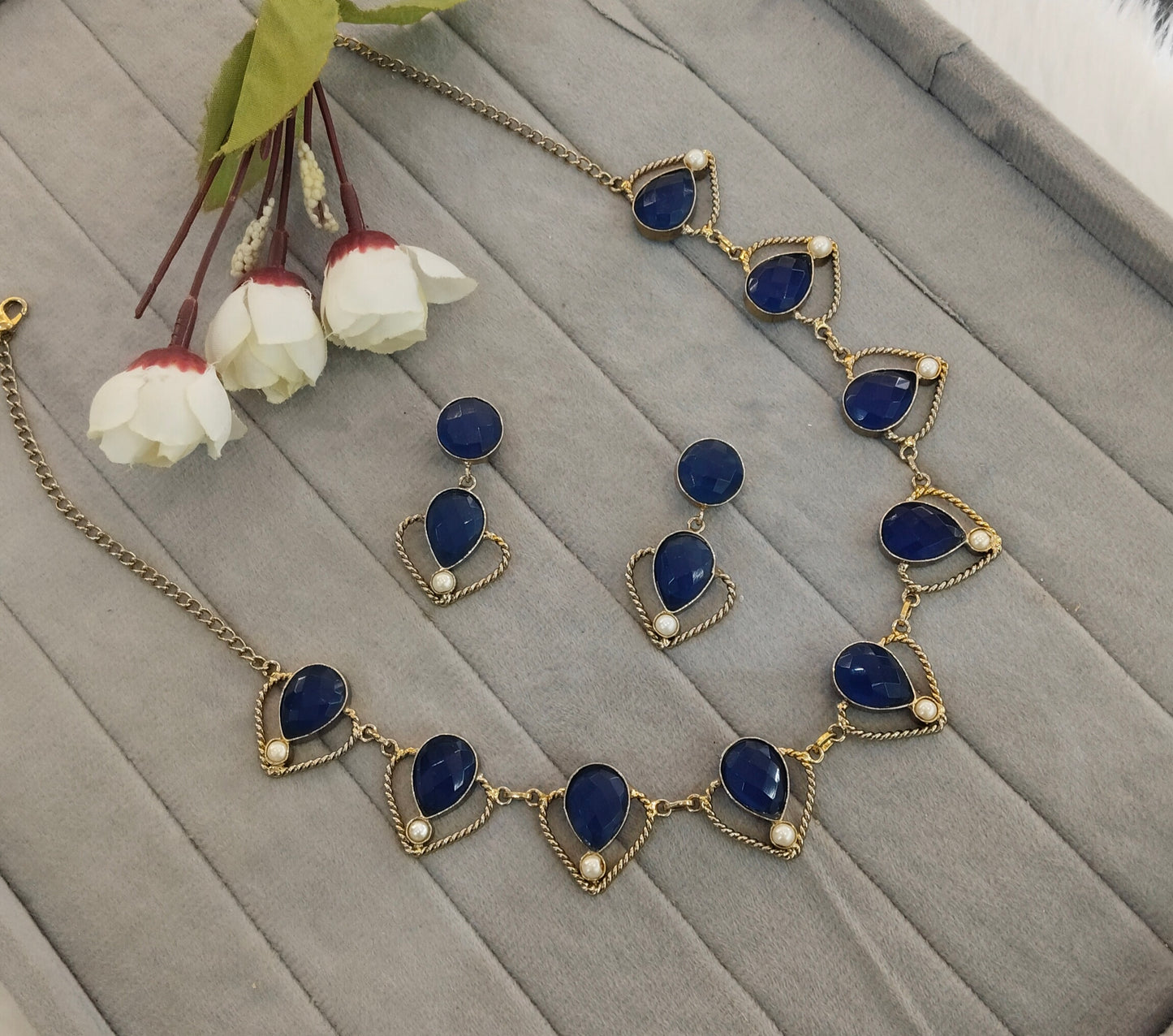 Blue Victorian Necklace Jewellery Escourt Set
