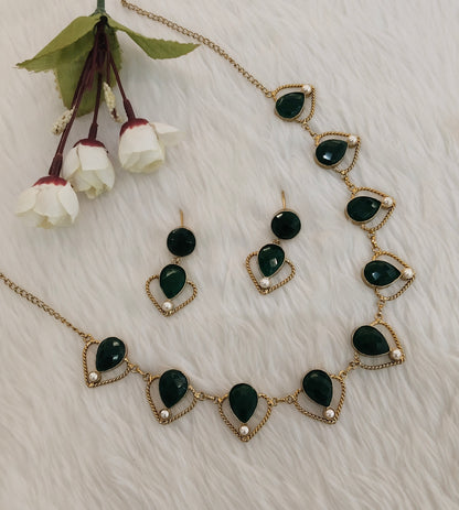 Green Victorian Necklace Jewellery Escourt Set