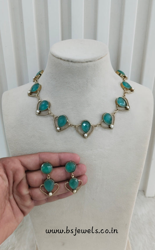 Sea Green Victorian Necklace Jewellery Escourt Set