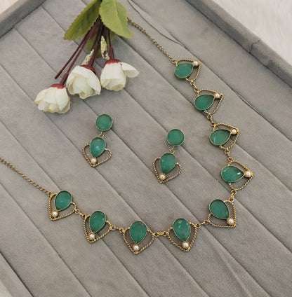 Sea Green Victorian Necklace Jewellery Escourt Set