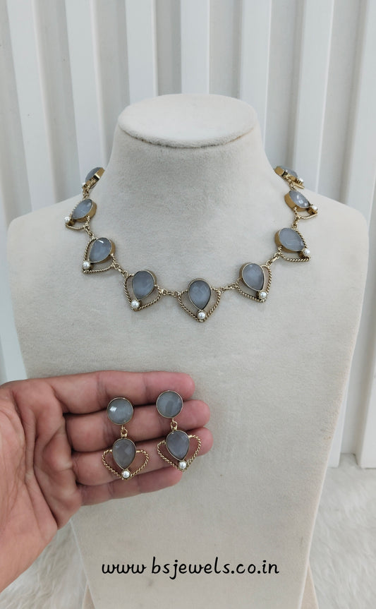 Grey Victorian Necklace Jewellery Escourt Set
