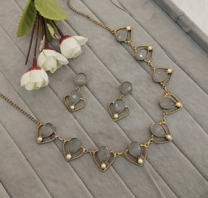 Grey Victorian Necklace Jewellery Escourt Set