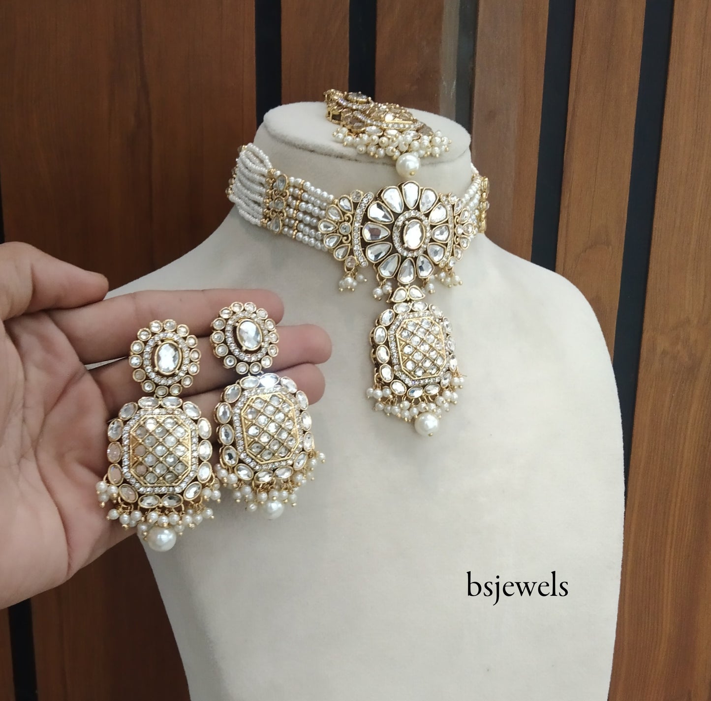 gold white Kundan Choker Jewellery Joti Set