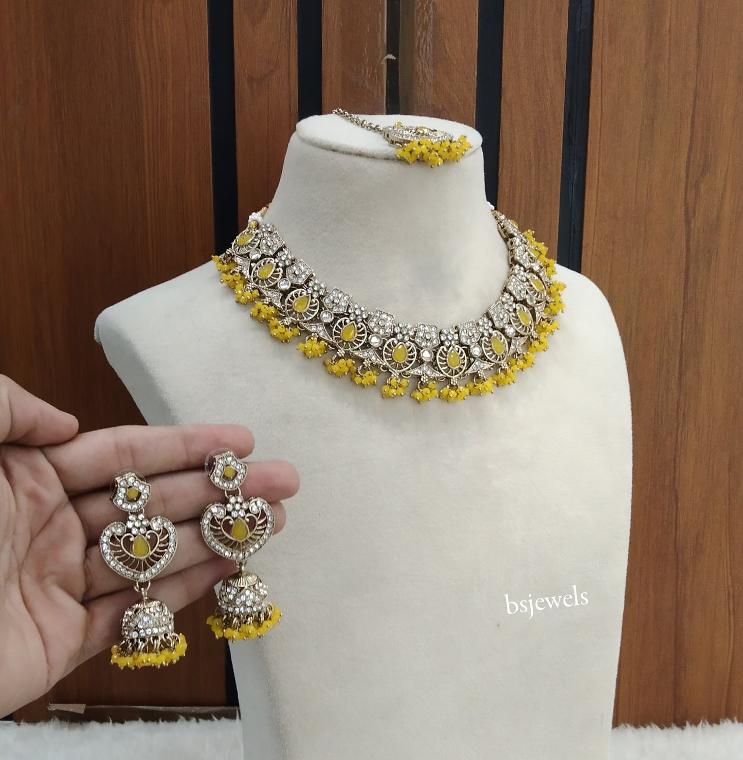 Antique Yellow Necklace Anvi sets