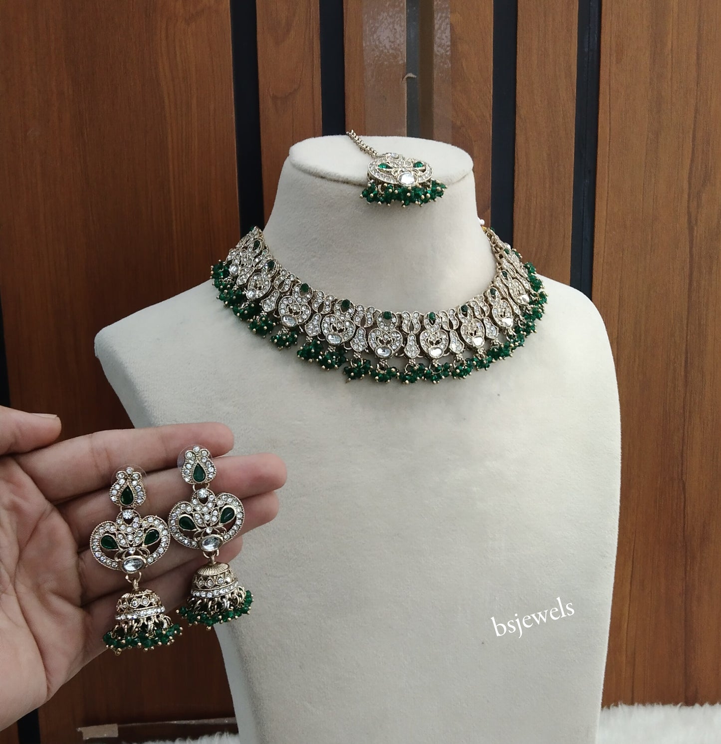 Antique Green Necklace Anvi sets