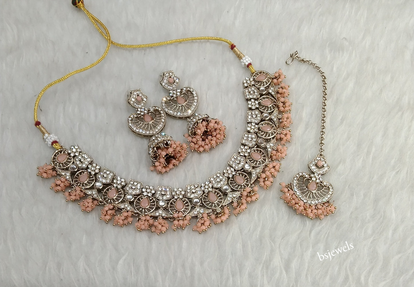 Antique Peach Necklace Anvi sets