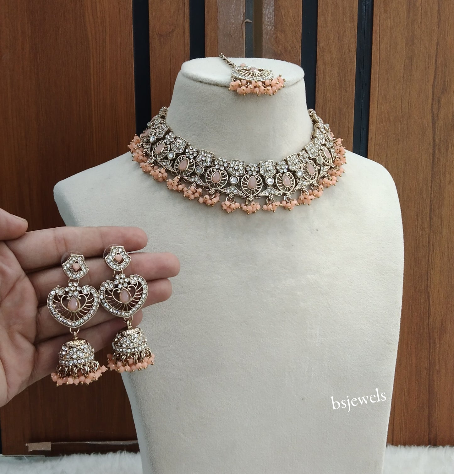 Antique Peach Necklace Anvi sets