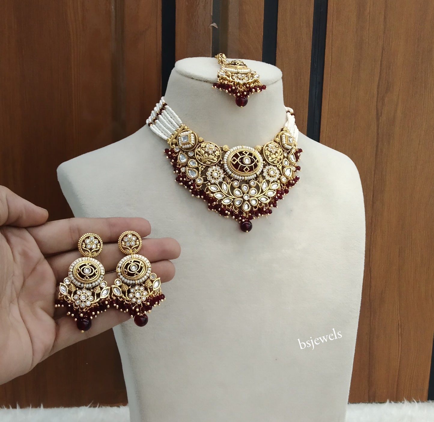 Gold Mroon Kundan Zuri Necklace sets