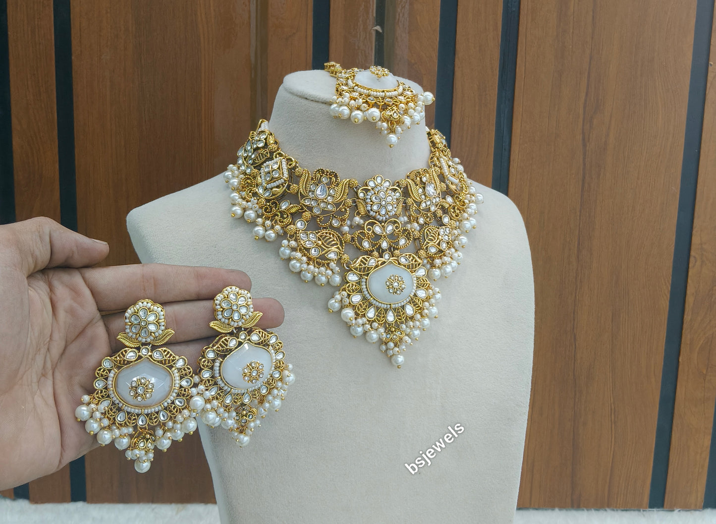 Gold White Kundan Vina Necklace sets
